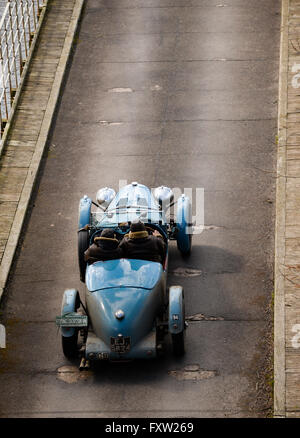 L'ottava Flying Scotsman Rally che attraversano la frontiera scozzese oltre l'Unione il Ponte della Catena, Horncliffe, Northumberland. Foto Stock