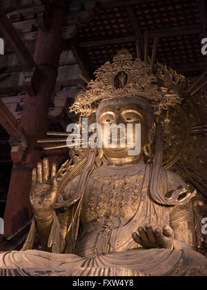 Kokuzo Bosatsu al Tōdai-ji orientale 東大寺 grande tempio, tempio buddista a Nara in Giappone. Il Grande Buddha Hall, Daibutsuden Foto Stock