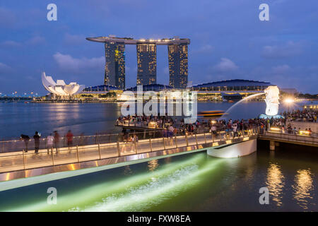 Il Marina Bay, Merlion, Marina Bay Sands Hotel, Pier, Singapore, Singapur, Southest Asia, travelstock44 Foto Stock