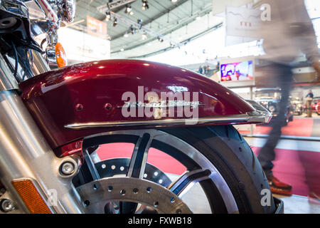 Frammento di una motocicletta Harley Davidson Road King, 2016. In Europa il più grande classico auto exhibition 'retrò classici' Foto Stock