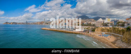 Panorama di Poniente e Malpas spiagge di Benidorm Spagna Foto Stock