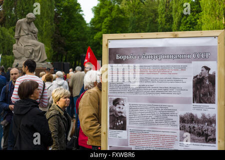 La vittoria nel giorno dell'Europa. Parco Treptower. La lotta contro la Bandera (Ucraino nazionalisti) in URSS. Le informazioni di supporto. Foto Stock