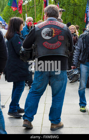 Berlino - Maggio 09, 2015: vittoria di giornata nel Parco Treptower. Bikers dal club "Notte lupi' da Mosca, Russia. Foto Stock