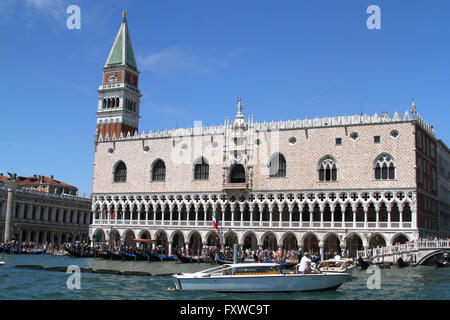 SAN MARCO CAMPANILE & Palazzo Ducale Venezia Venezia Italia 01 Agosto 2014 Foto Stock