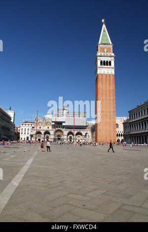 Piazza San Marco e Torre del Campanile CANAL GRANDE Venezia Italia 02 Agosto 2014 Foto Stock