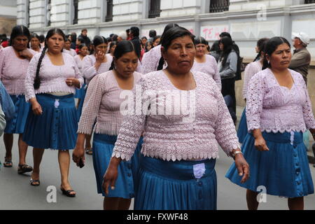 Bolivia - 06/08/2013 - Bolivia / Sucre (Bolivia) / Sucre (Bolivia) - August 6th, corteo per la giornata nazionale a capitale cit Foto Stock