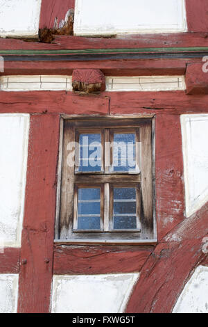 Una finestra di un vecchio graticcio house Foto Stock