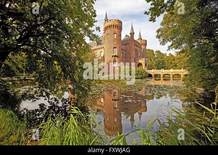 Wasserschloss Moyland, Museo fuer Moderne Kunst, Deutschland, Renania settentrionale-Vestfalia, Bedburg-Hau | Castello Moyland, in Germania, in Renania settentrionale-Vestfalia, Bedburg-Hau Foto Stock