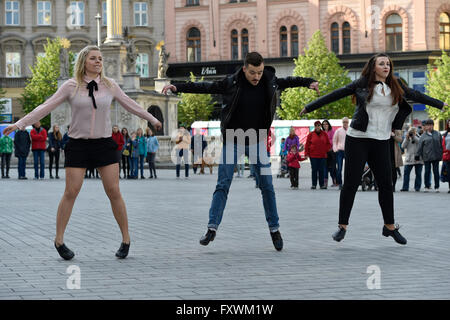 Brno, Repubblica Ceca. Xviii Apr, 2016. La settima fase internazionale festival inizia a Brno, in Repubblica ceca, lunedì 18 aprile, 2016. © Vaclav Salek/CTK foto/Alamy Live News Foto Stock