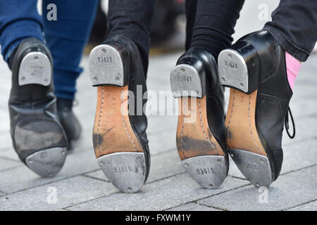 Brno, Repubblica Ceca. Xviii Apr, 2016. La settima fase internazionale festival inizia a Brno, in Repubblica ceca, lunedì 18 aprile, 2016. © Vaclav Salek/CTK foto/Alamy Live News Foto Stock