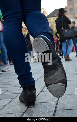 Brno, Repubblica Ceca. Xviii Apr, 2016. La settima fase internazionale festival inizia a Brno, in Repubblica ceca, lunedì 18 aprile, 2016. © Vaclav Salek/CTK foto/Alamy Live News Foto Stock