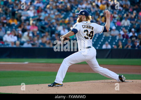 Ca, Stati Uniti d'America. Xvi Apr, 2016. SAN DIEGO, CA-aprile 16, 2016: |.Padres brocca Andrew Cashner assicura contro i Diamondbacks sabato a Petco Park. ©. Misael Virgen/U-T San Diego/ZUMA filo/Alamy Live News Foto Stock