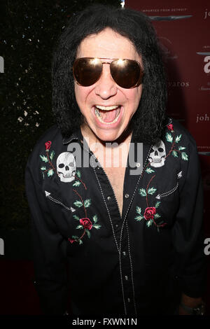 Los Angeles, California, USA. Xvii Apr, 2016. 17 Aprile 2016 - Los Angeles, California - Gene Simmons. John Varvatos xiii annuale di Stuart House beneficio. Photo credit: Sammi/AdMedia © Sammi/AdMedia/ZUMA filo/Alamy Live News Foto Stock