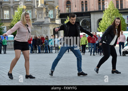 Brno, Repubblica Ceca. Xviii Apr, 2016. La settima fase internazionale festival inizia a Brno, in Repubblica ceca, lunedì 18 aprile, 2016. © Vaclav Salek/CTK foto/Alamy Live News Foto Stock