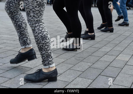 Brno, Repubblica Ceca. Xviii Apr, 2016. La settima fase internazionale festival inizia a Brno, in Repubblica ceca, lunedì 18 aprile, 2016. © Vaclav Salek/CTK foto/Alamy Live News Foto Stock