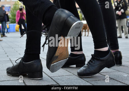 Brno, Repubblica Ceca. Xviii Apr, 2016. La settima fase internazionale festival inizia a Brno, in Repubblica ceca, lunedì 18 aprile, 2016. © Vaclav Salek/CTK foto/Alamy Live News Foto Stock