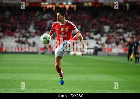 Il portogallo Lisbona,APR. 19,2016 - BENFICA-V.SETÚBAL - Nico Gaitan, Benfica player, in azione durante il campionato portoghese partita di calcio tra Benfica e V. Setúbal in Lisbona, Portogallo. Foto: Bruno de Carvalho/ImagesPic Foto Stock