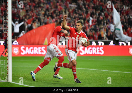 Il portogallo Lisbona,APR. 19,2016 - BENFICA-V.SETÚBAL - Jonas, Benfica player, celebra il suo obiettivo durante il campionato portoghese partita di calcio tra Benfica e V. Setúbal in Lisbona, Portogallo. Foto: Bruno de Carvalho/ImagesPic Foto Stock