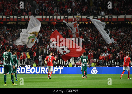 Il portogallo Lisbona,APR. 19,2016 - BENFICA-V.SETÚBAL - Jonas (C), Benfica player, dopo aver segnato il suo obiettivo durante il campionato portoghese partita di calcio tra Benfica e V. Setúbal in Lisbona, Portogallo. Foto: Bruno de Carvalho/ImagesPic Foto Stock