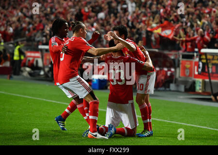 Il portogallo Lisbona,APR. 19,2016 - BENFICA-V.SETÚBAL - Jardel (C), Benfica defender, celebra è obiettivo durante il portoghese League Football match tra Benfica e V. Setúbal in Lisbona, Portogallo. Foto: Bruno de Carvalho/ImagesPic Foto Stock