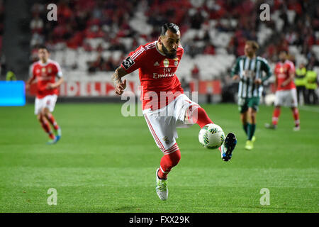 Il portogallo Lisbona,APR. 19,2016 - BENFICA-V.SETÚBAL - Mitroglou, Benfica riscontro, in azione durante il campionato portoghese partita di calcio tra Benfica e V. Setúbal in Lisbona, Portogallo. Foto: Bruno de Carvalho/ImagesPic Foto Stock