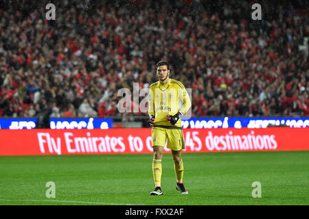 Il portogallo Lisbona,APR. 19,2016 - BENFICA-V.SETÚBAL - Ederson, Benfica goalkepper, durante il campionato portoghese partita di calcio tra Benfica e V. Setúbal in Lisbona, Portogallo. Foto: Bruno de Carvalho/ImagesPic Foto Stock