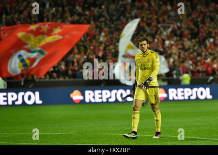 Il portogallo Lisbona,APR. 19,2016 - BENFICA-V.SETÚBAL - Ederson, Benfica goalkepper, in azione durante il campionato portoghese partita di calcio tra Benfica e V. Setúbal in Lisbona, Portogallo. Foto: Bruno de Carvalho/ImagesPic Foto Stock