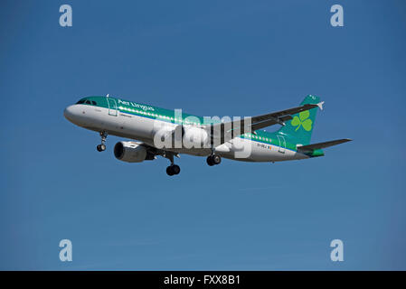 Sono Lingus Airbus 320-214 (Sir Oliver Plunkett) Reg EI-DEJ SCO 10,332 Foto Stock