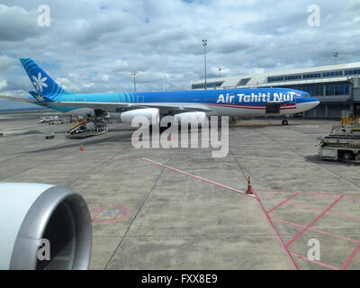 Air Tahiti Nui Airbus A340-313E all'Aeroporto di Auckland, Nuova Zelanda Foto Stock