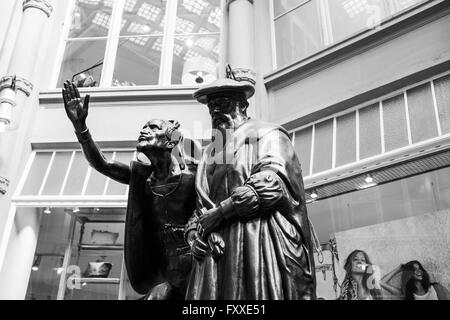 LEIPZIG, 5 aprile: scultura di Faust e Mephisto - scena del romanzo di Johann Wolfgang Goethe a Lipsia il 5 aprile 2016 Foto Stock