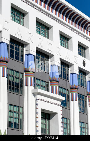 La facciata della Carreras fabbrica di sigarette Tabacco AZIENDA edificio Art Deco Camden Londra xx secolo egiziano egiziano Revival- Foto Stock