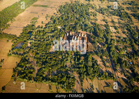 Pre Rup rovine del tempio (risalente al 961), Angkor Sito Patrimonio Mondiale, Siem Reap, Cambogia - aerial Foto Stock