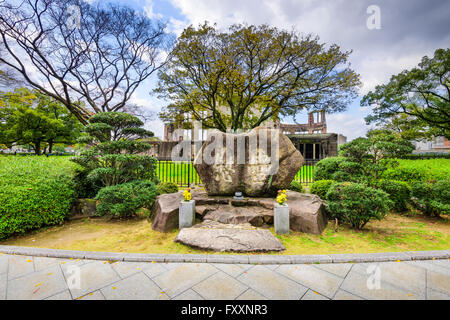 Hiroshima, Giappone alla Cupola della bomba atomica. (Incisione legge 'Memorial' e 'Hiroshima"). Foto Stock