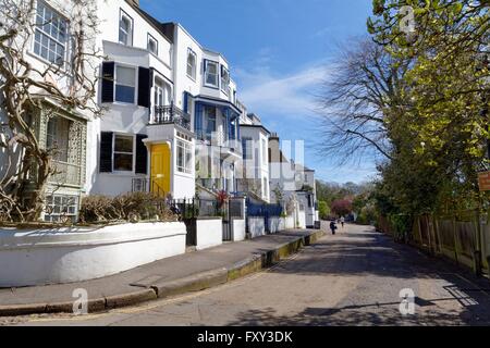 Bianco elegante case con facciata su Riverside Twickenham West London Foto Stock