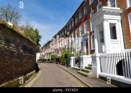 Case a schiera in Sion Road Twickenham West London Foto Stock