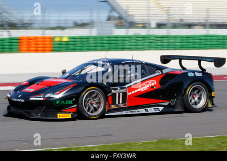 Misano Adriatico, Italia - 10 Aprile 2016: la Ferrari 488 GT3 del Kessel Racing Team Foto Stock