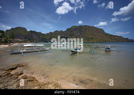 ISLAND HOPPING JUKUNG BARCHE EL NIDO PALAWAN FILIPPINE il 25 aprile 2015 Foto Stock