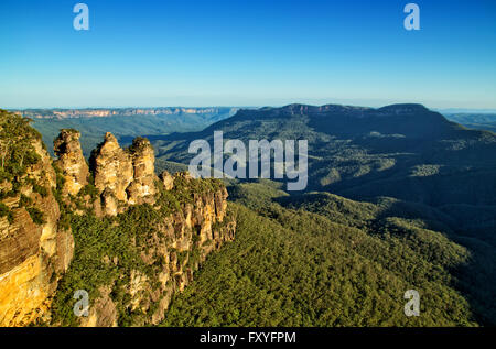 La famosa formazione rocciosa Tre Sorelle nelle Blue Mountains National Park, Australia Foto Stock