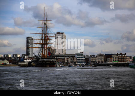 HMS Warrior a galla in Portsmouth Porto. Foto Stock