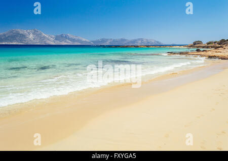 Paradise beach su Koufonissia al largo di Naxos, Cicladi Grecia Foto Stock