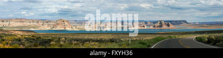 Strada sul Lago Powell, Utah, Stati Uniti d'America Foto Stock
