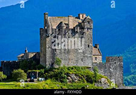 Eilean Donan Castle, vista ovest, in Dornie, Western Ross-shire, Highlands scozzesi, Scotland, Regno Unito Foto Stock