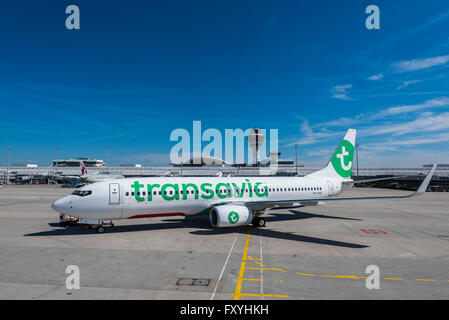 Un Boeing 737-800 della compagnia aerea Transavia, Aeroporto di Monaco, Monaco di Baviera, Germania Foto Stock