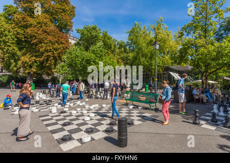Giochi da tavolo presso il Parc Des Bastions, centro della città di Ginevra, il Cantone di Ginevra, Svizzera Foto Stock