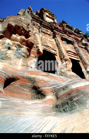 Tomba del palazzo è parte delle tombe reali, Petra, Giordania. Foto Stock
