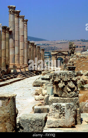 Il Cardo Maximus Columnade presso le rovine Romane di Jerash in Giordania Foto Stock