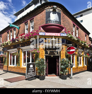 Queens Vaults, Westgate Street, Cardiff, Regno Unito. Foto Stock