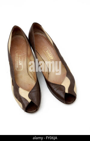 Marrone e Beige Vintage in pelle Peep toe alta scarpe con tacco Foto Stock