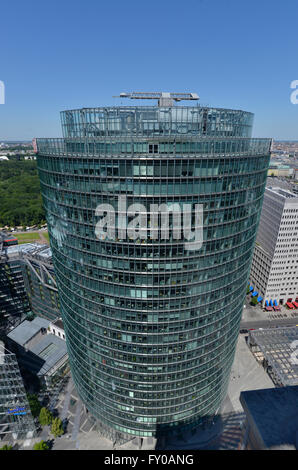 Bahn-Tower, Potsdamer Platz e il Tiergarten, nel quartiere Mitte di Berlino, Deutschland Foto Stock