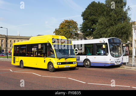 Optare Solo eco ibrida bus sulla 525 Bolton, Halliwell, Smithills Hall, i' th' legno percorso circolare, azionato dal bus Cumfy, pass Foto Stock